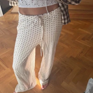 Mjukisbyxor - Jättefina mjukisbyxor med hjärtan. Står ingen storlek men skulle uppskatta s.