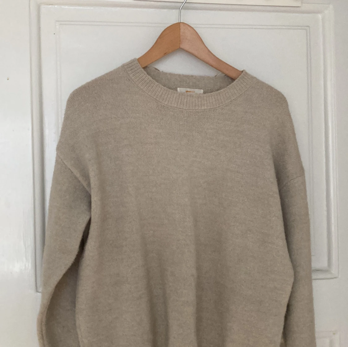 Beige stickad tröja från Gina Tricot Young  - 1