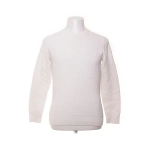 Vit/beige stickad tröja från J.Lindeberg - Vit/beige stickad tröja från J.Lindeberg i storlek S. pris 950kr 