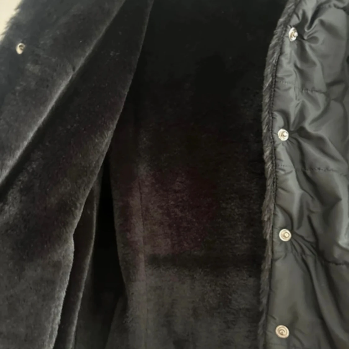 Vändbar täckjacka med fickor  - 4