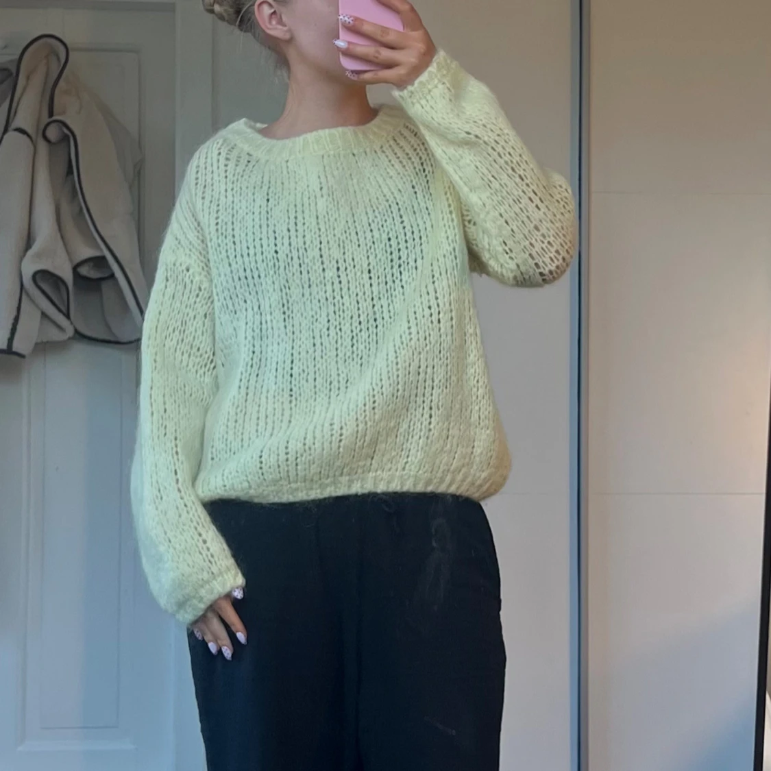 Ljusgul stickad tröja från design by si