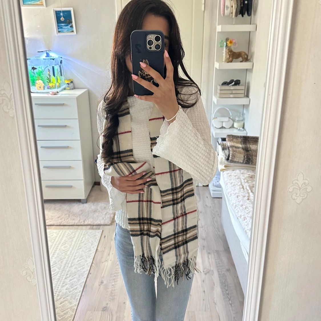 Rutig halsduk i beige och svart