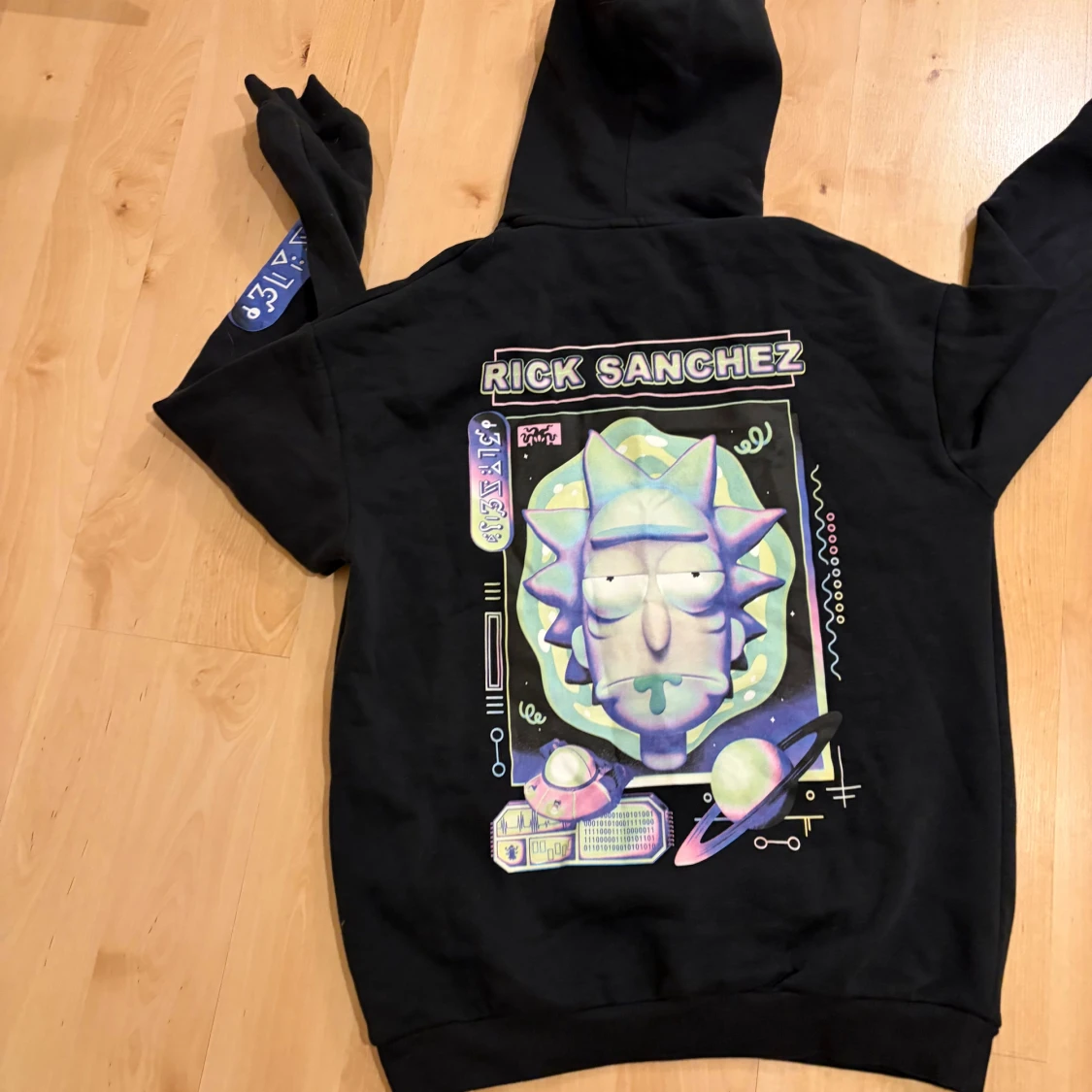 Rick and Morty svart hoodie