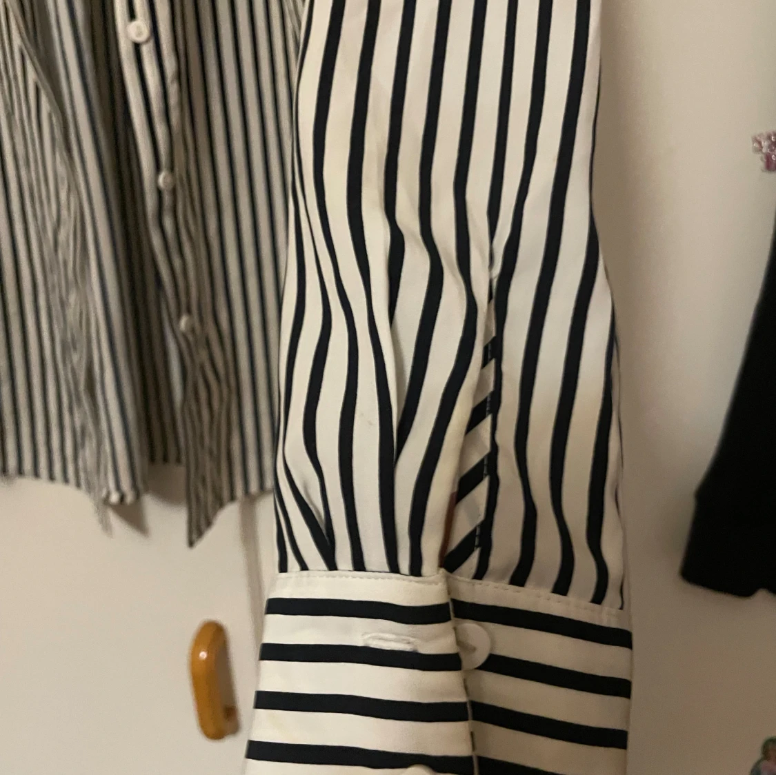 Randig vit och svart skjorta - 3