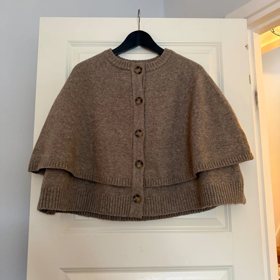 Stickad poncho från Zara - 1