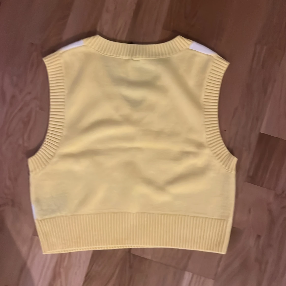 Gul och vit rutig stickad väst H&M Divided - 2