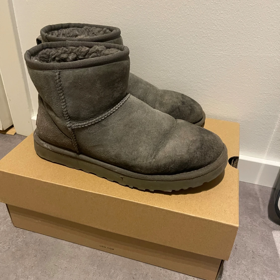 Grå UGG boots i mocka - 3