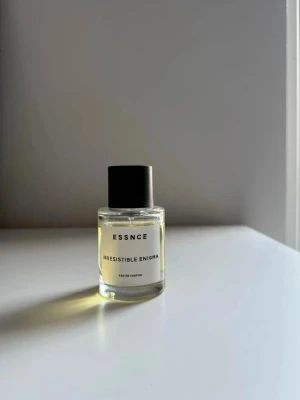 Essnce Irresistible Enigma  - Se bilder 