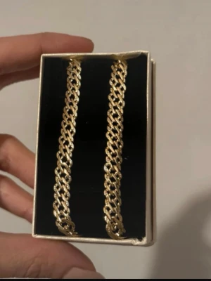 Bismarck halsband i 18k guldplätering  - Super fint Bismarck halsband i guldplätering 46cm kommer med smyckes bag 
