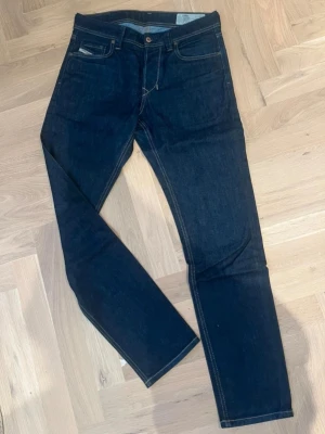 Mörkblå jeans från diesel  - Diesel jeans i Mycket gott skick, W31 L32