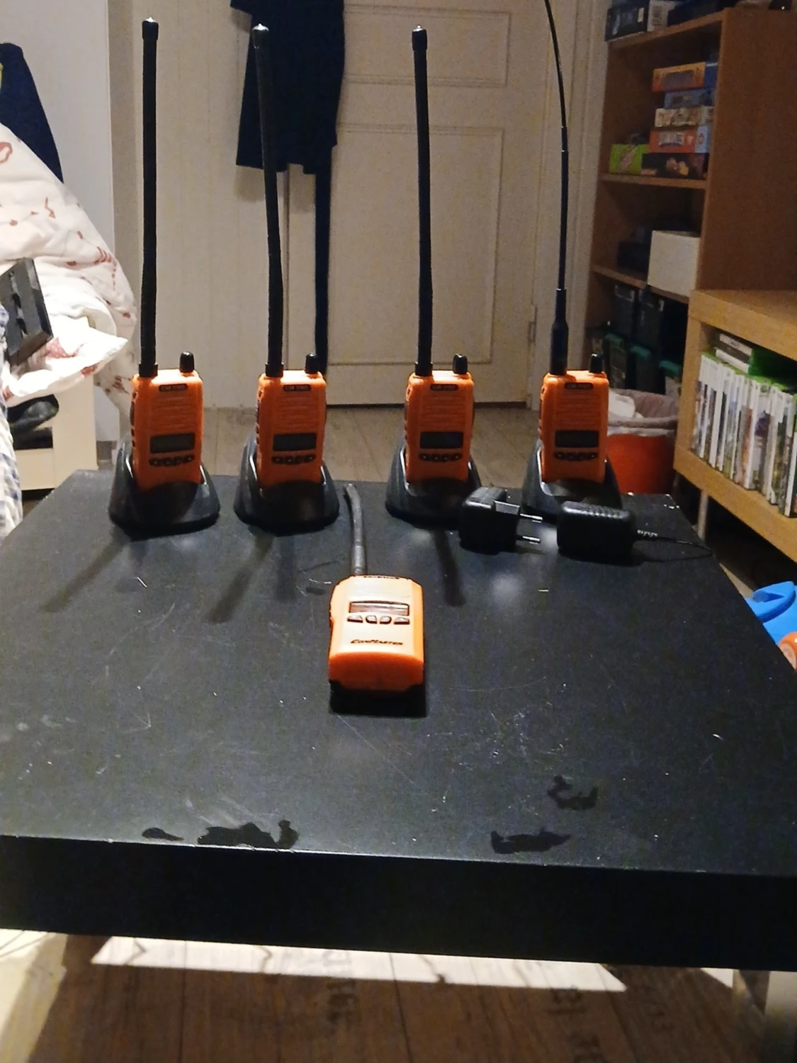 ConMaster CM-3185 Walkie Talkies