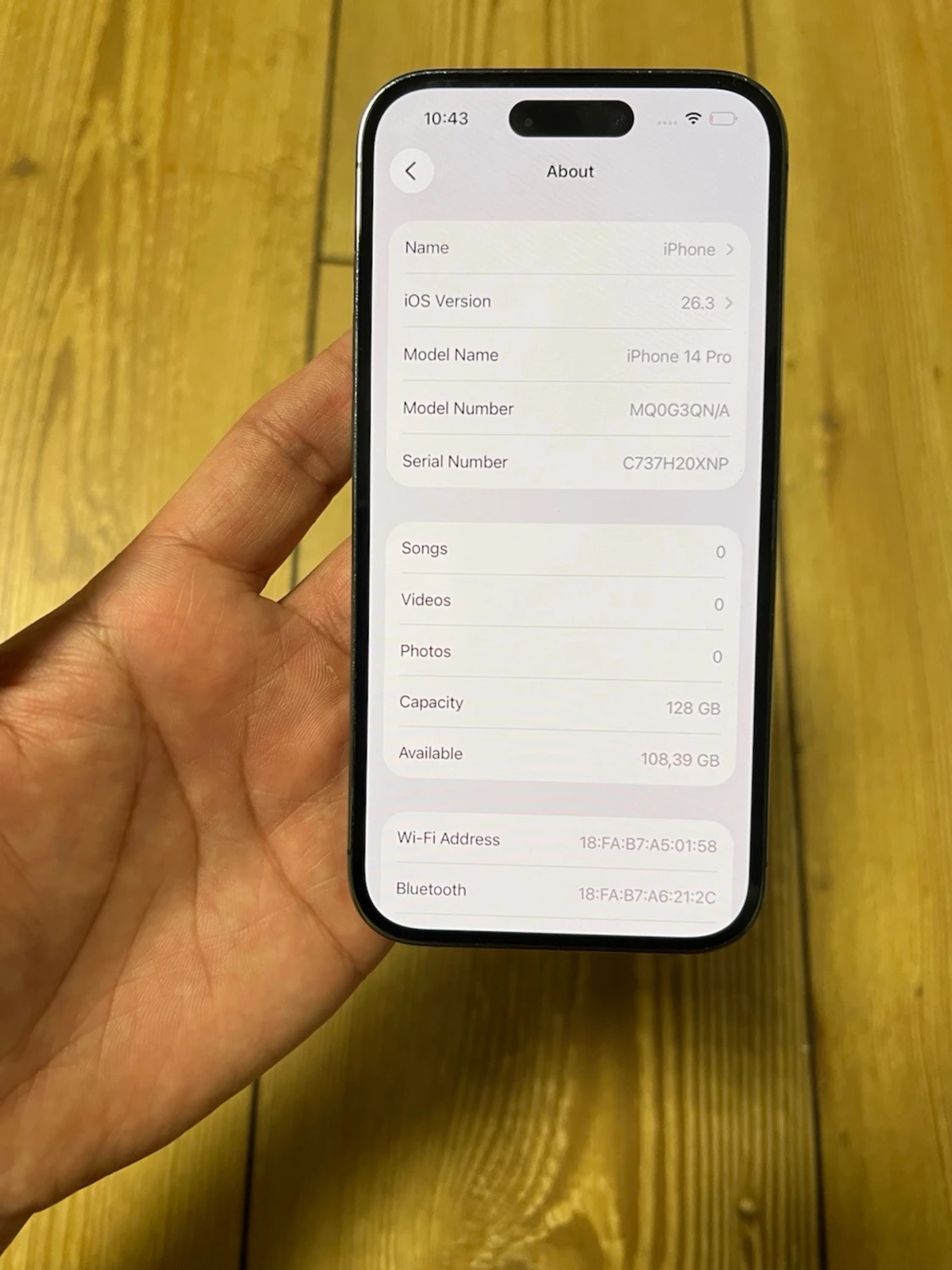 Lila iPhone 14 Pro med dubbla kameror - 2