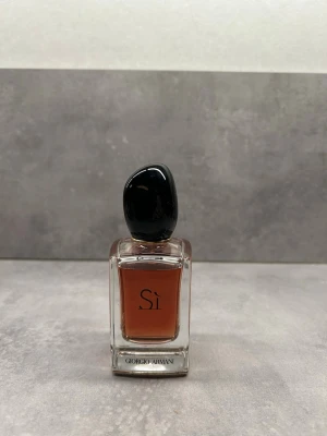 Giorgio Armani Sì Eau de Parfum - Använt en del av flaskan.