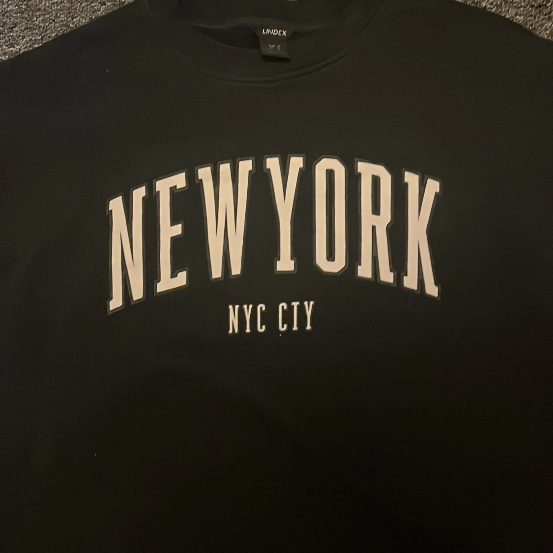Svart sweatshirt med New York-tryck - 2