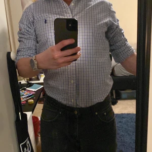 Ralph Lauren | Blårutig Skjorta | S/M - ‼️Blårutig Skjorta från Ralph Lauren‼️ Märke: Ralph Lauren 🏷️ Storlek: S, passar M 📏 Passform: Regular fit 📌 Skick: ⭐️9.5/10⭐️ Fraktar: Inom 1 dag 📦  