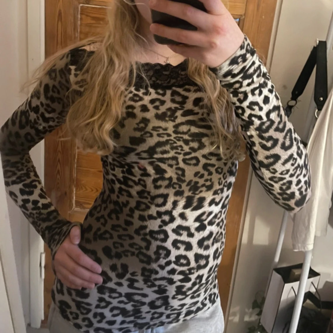 Leopardmönstrad långärmad topp