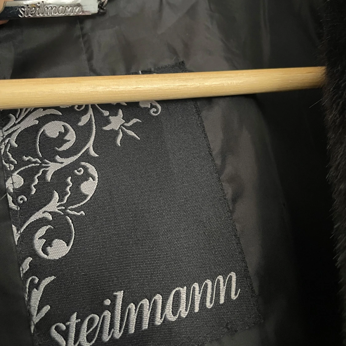 Svart pälsjacka från Steilmann - 2