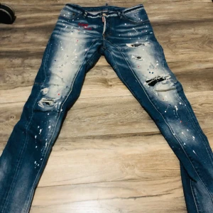 Dsquared 2 jeans  - Dsquared 2 jeans, 29 i midja 32 i längd har växt ut dem.