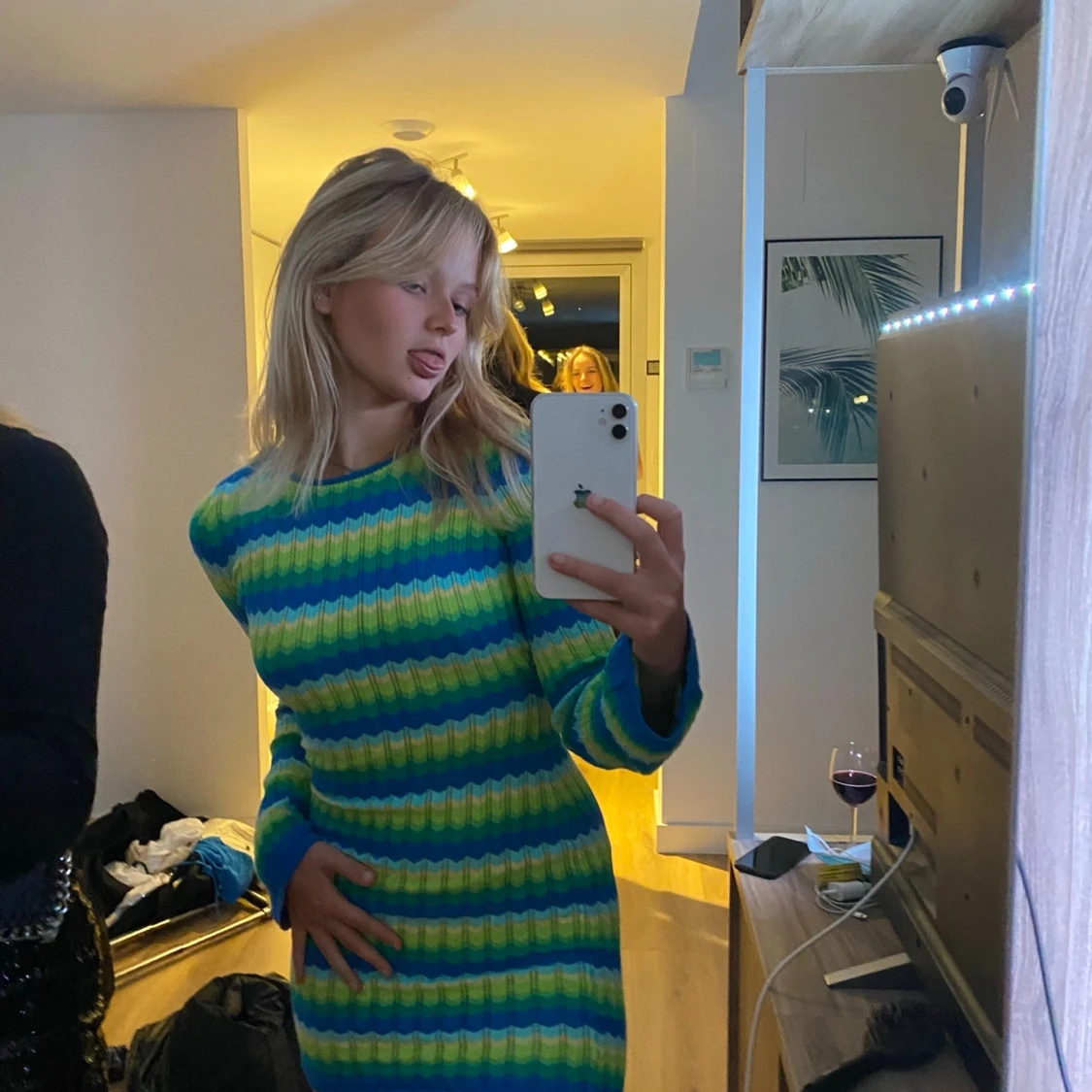 Färgglad stickad klänning💙💚 - 1