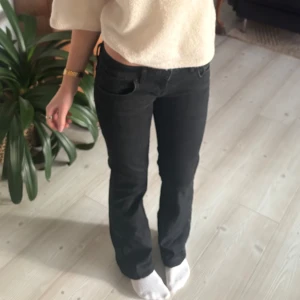 Ltb jeans - Svarta Ltb jeans i modellen roxy, storlek 27/30! Passar mig perfekt som är 167❣️köptes här på plick men var en aning stora så säljer vidare, som nya🙌🏽