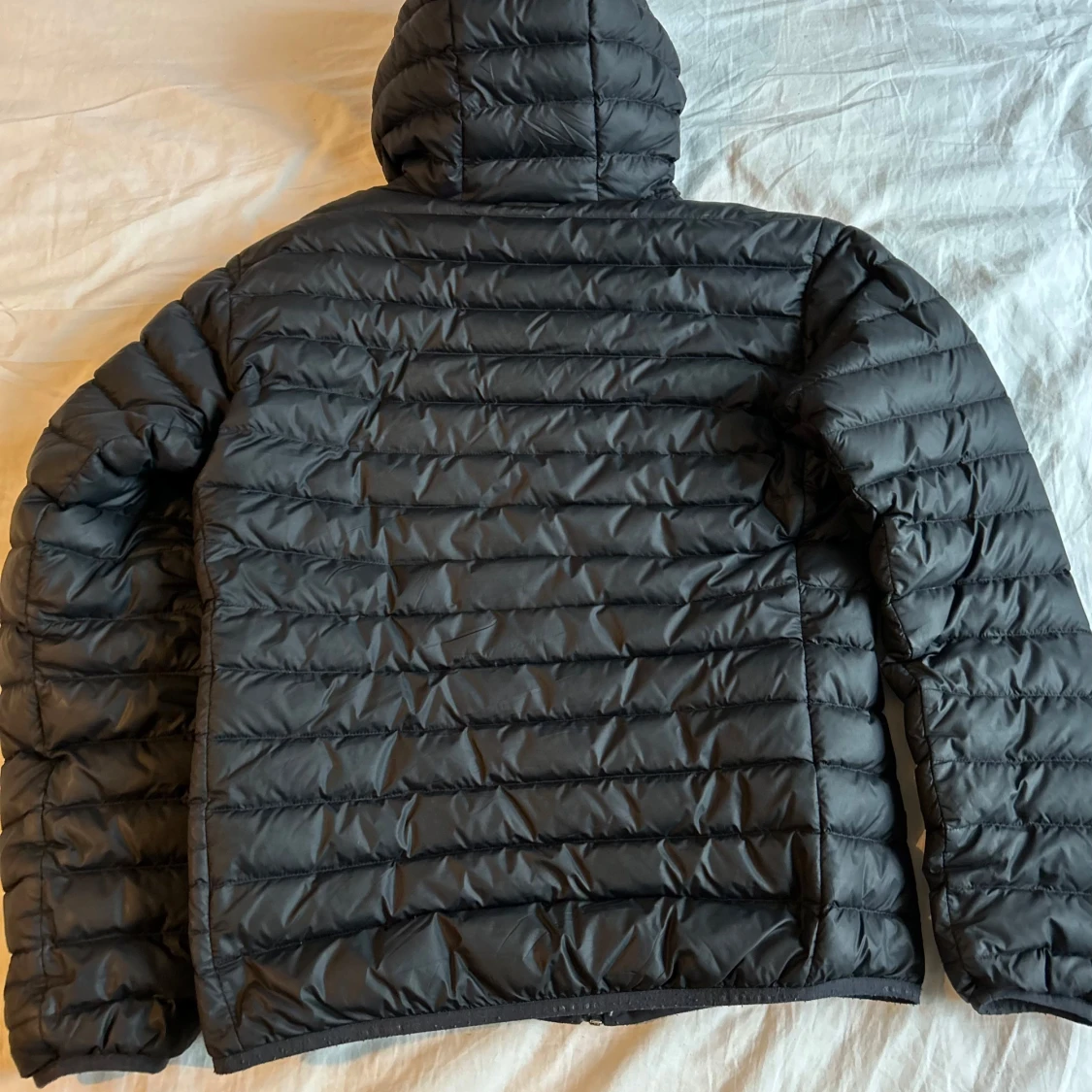 Svart dunjacka från Peak Performance - 2