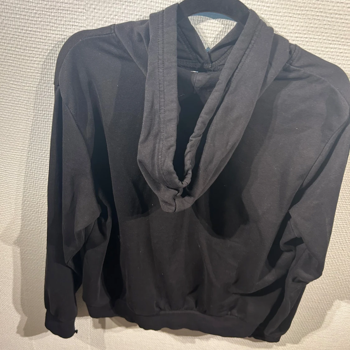 Svart hoodie från H&M Divided - 1