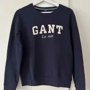 En marinblå sweatshirt från GANT 💙