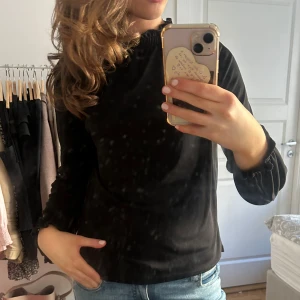 Zara blus - Fin blus från zara, använd fåtal gånger 🤍