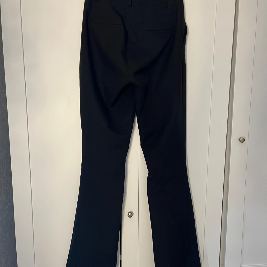 Svarta kostymbyxor från BikBok - 1