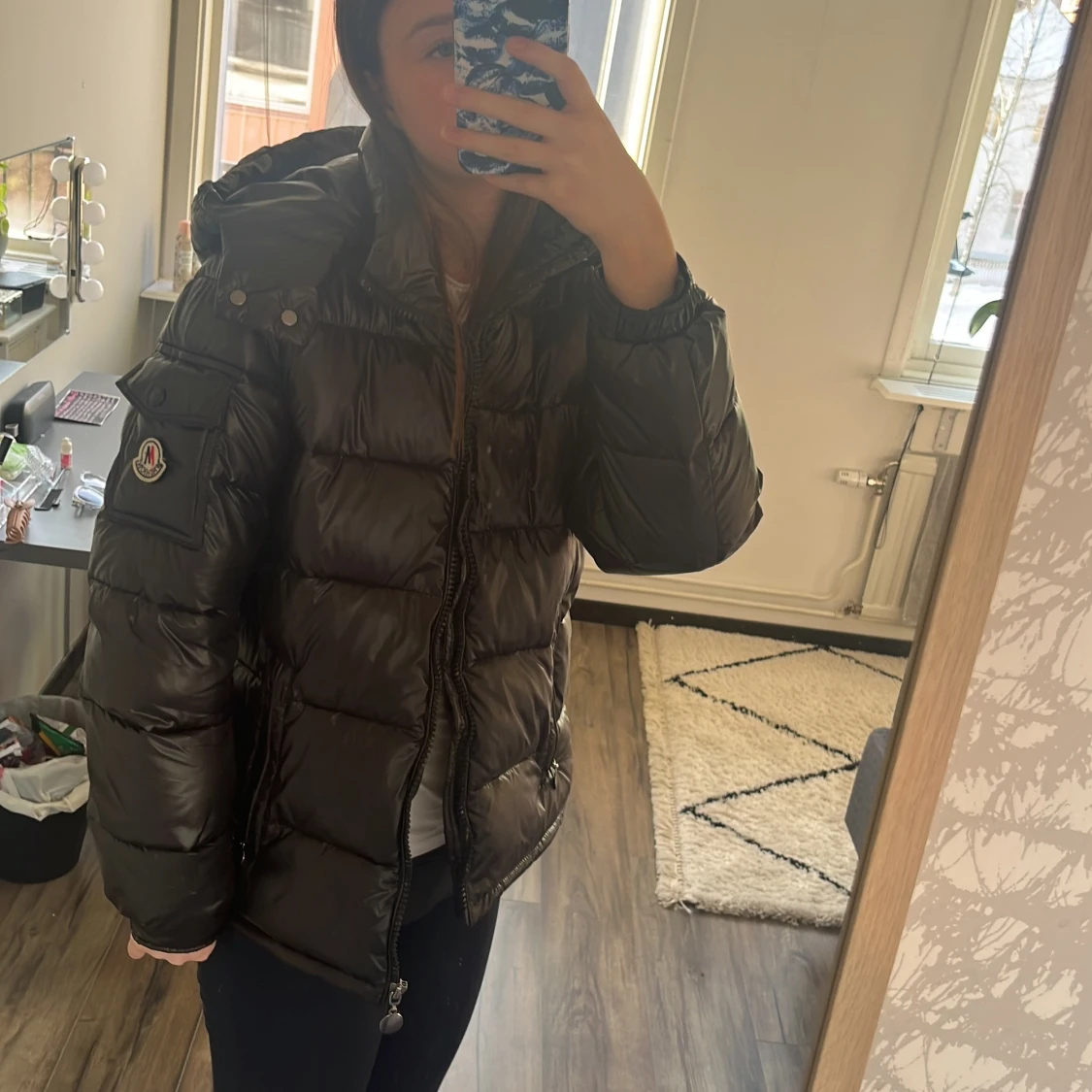 Svart dunjacka med huva - 2