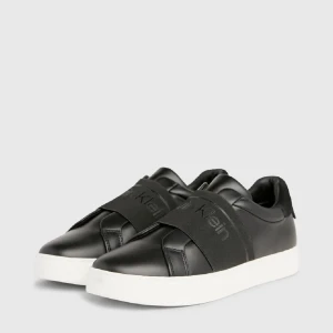 Svarta sneakers från Calvin Klein - Stilrena svarta sneakers från Calvin Klein. Skorna är använda men fortfarande bra skick! Skriv för egna bilder☺️ 