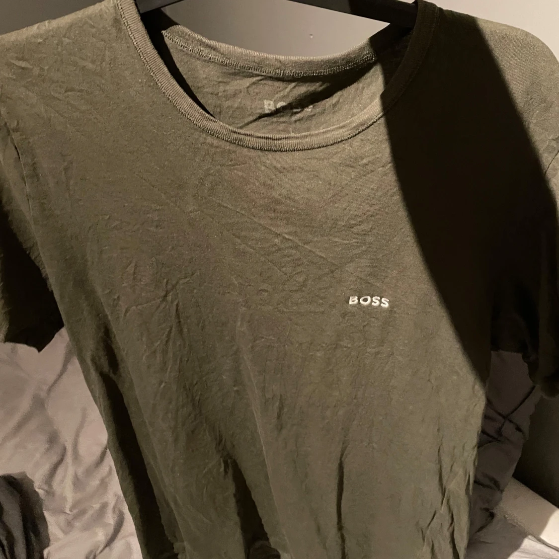 Olivgrön t-shirt från Hugo Boss