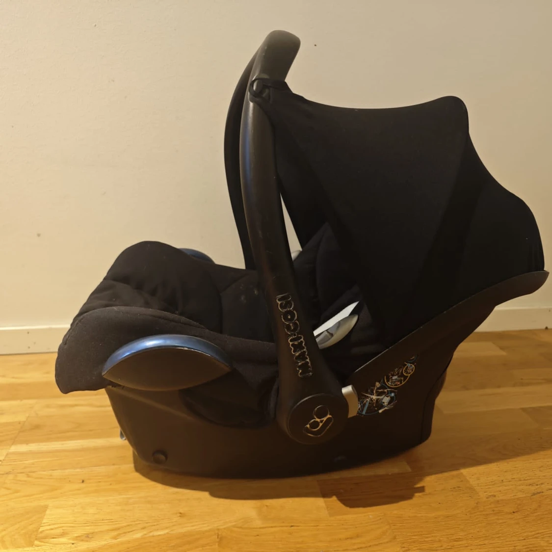 Svart babyskydd från Maxi-Cosi - 3