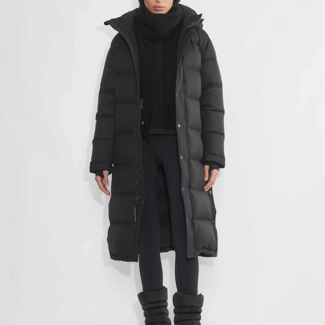 Svart lång dunjacka från Aritzia - 3