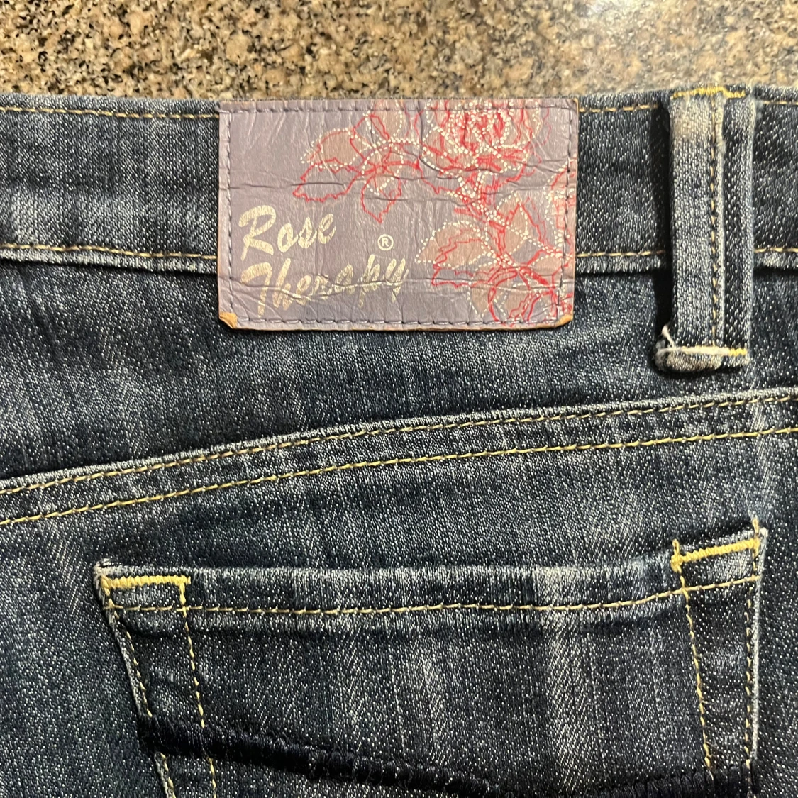 Mörkblå jeans från Rose therapy - 2