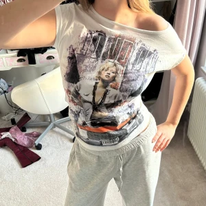 Y2k t-shirt  - T-shirt med tryck, unik och cool! 