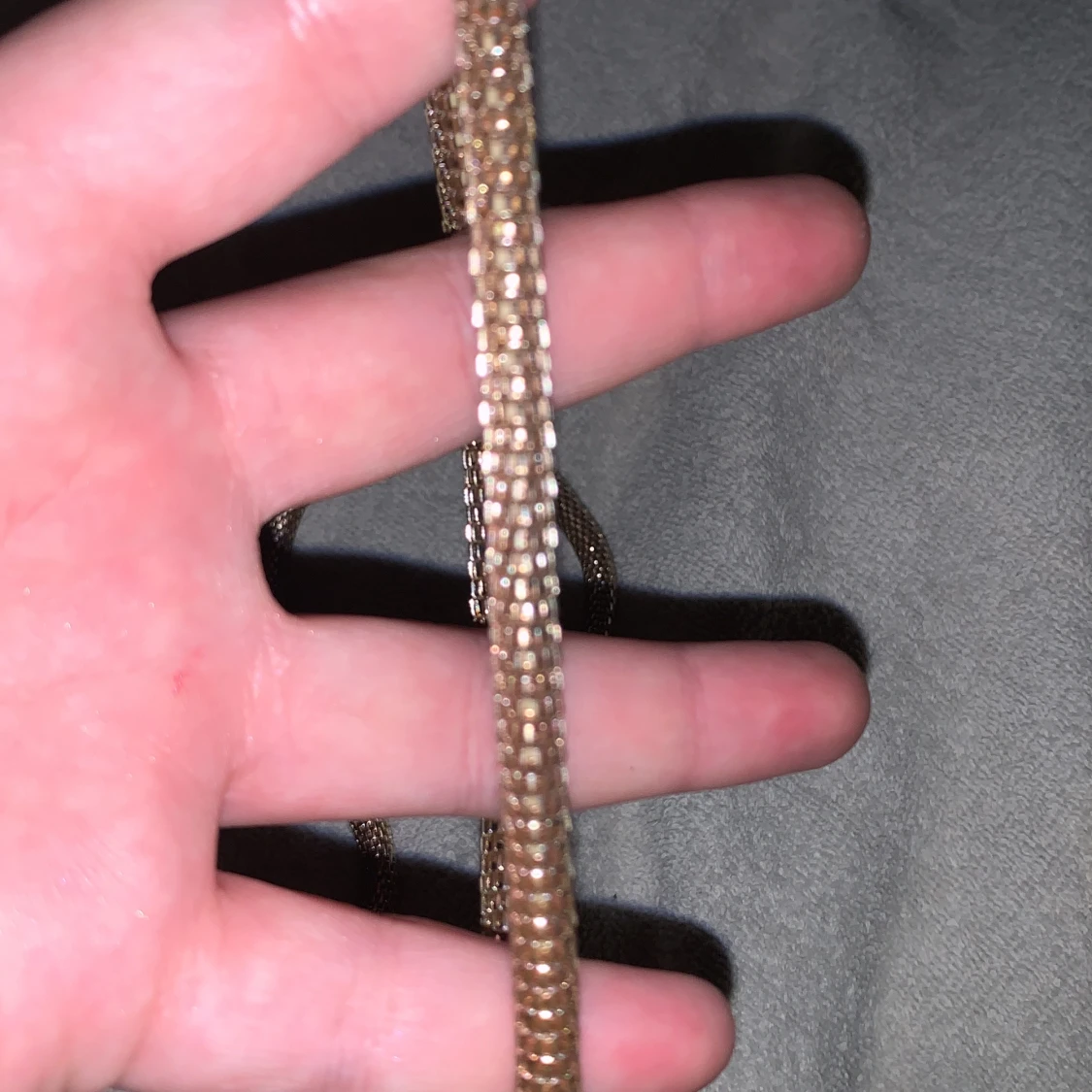 Guldiga armband i nätmönster - 1