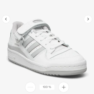 Adidas forum low skor! - Säljer mina fina adidas forum low skor, de är inte jätte slitna och skulle säga de är i bra skick!