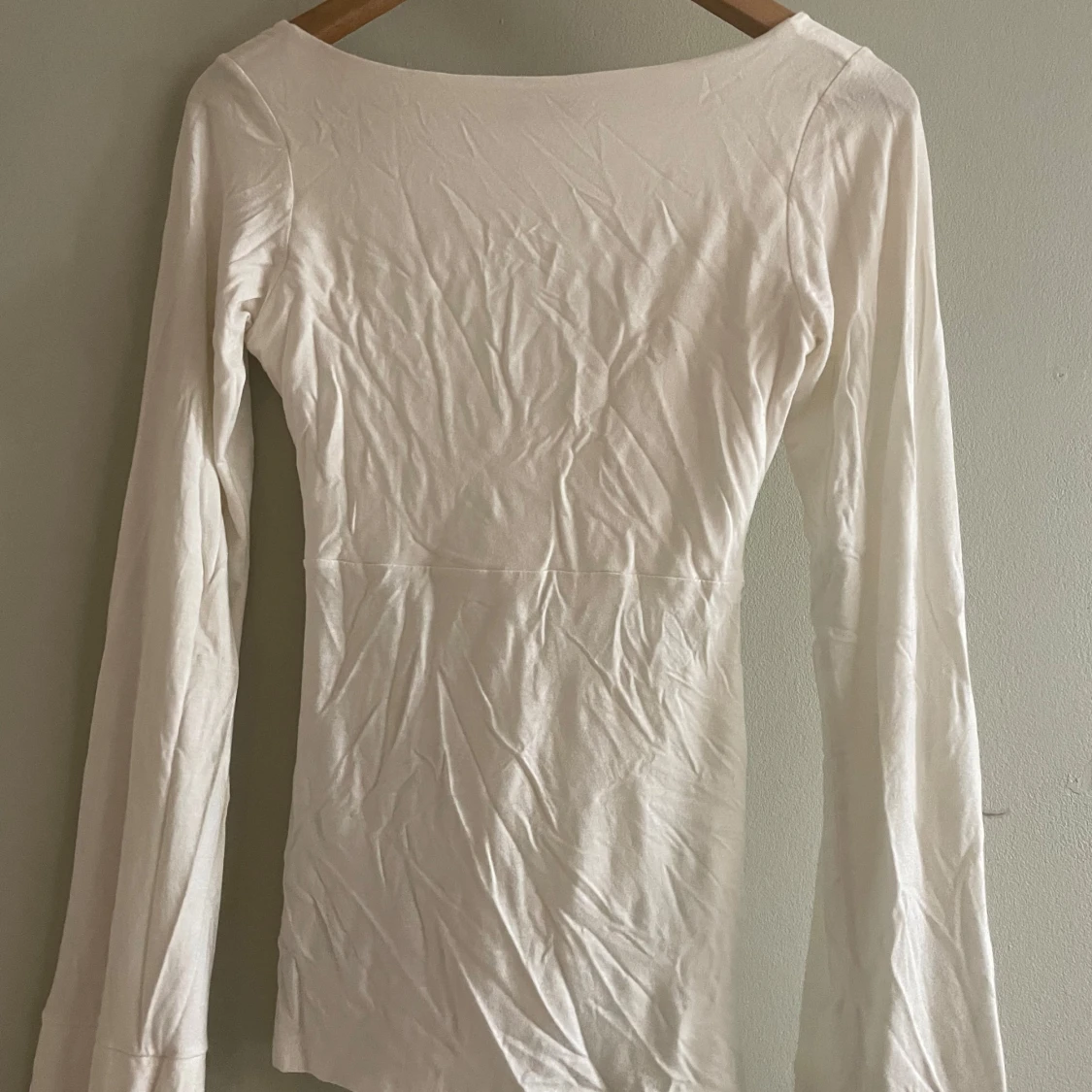 Vit långärmad topp med knyt - 90