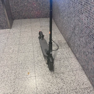 Xiaomi PRO 2 elscooter - Hej   Jag säljer min scooter/ elsparkcykel som är sparsamt använd pågrund av att den inte används längre pungterings fria däck laddare medföljer såklart   Priset är prutat och klart:)