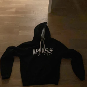 Hugo boss hoodie - Skick 8/10 lite nopprig säljer pga för liten 