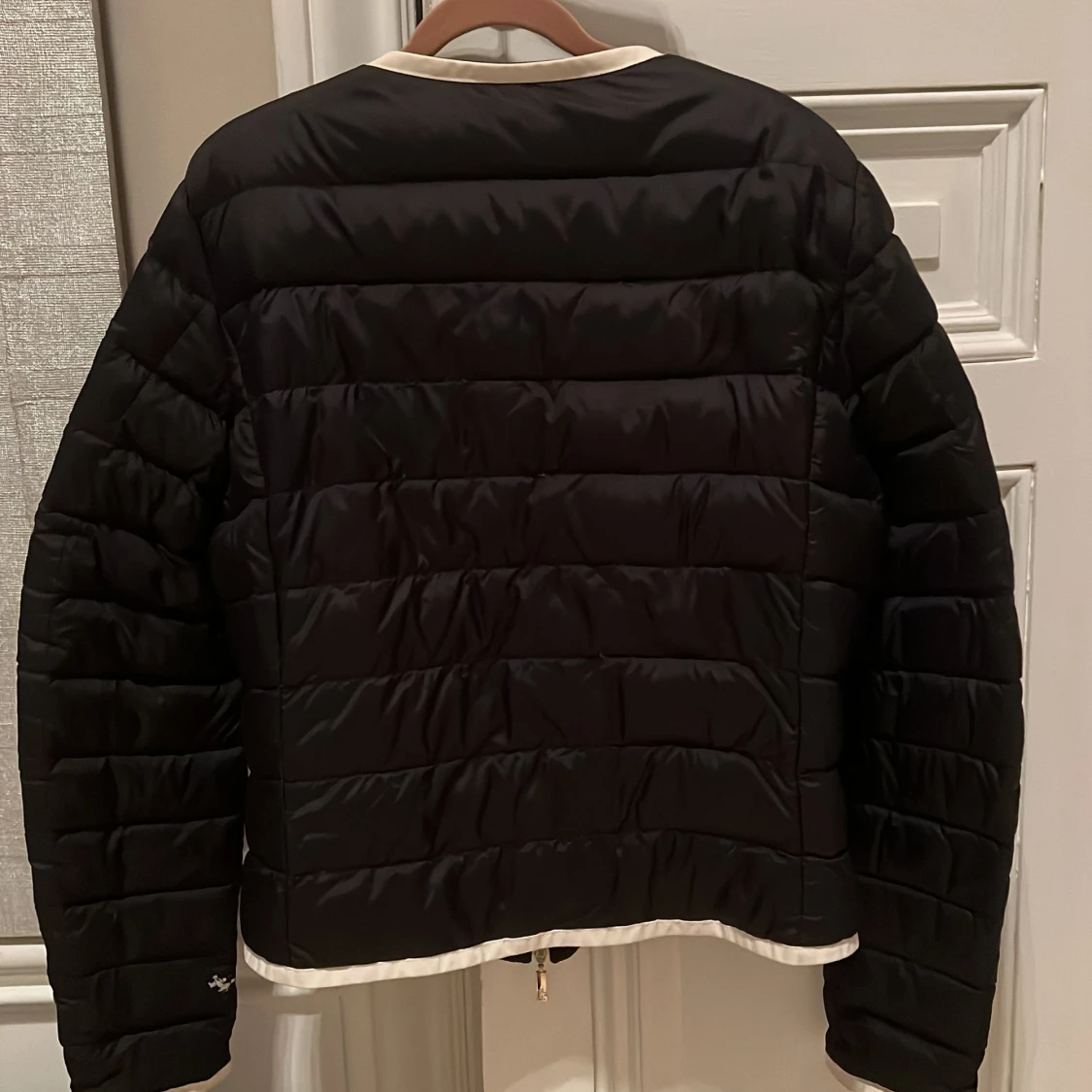 Svart dunjacka från Moncler - 91