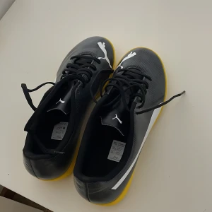 Inomhusskor  - Nya och knappt används, skick är 10/10