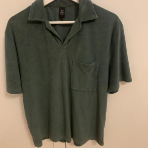 T-shirt  - Storlek s