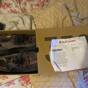 Yeezy 350 boost sneakers - Äkta(med kvitto) storlek 45 Yeezy 350 boost ultra pris kan diskuteras 