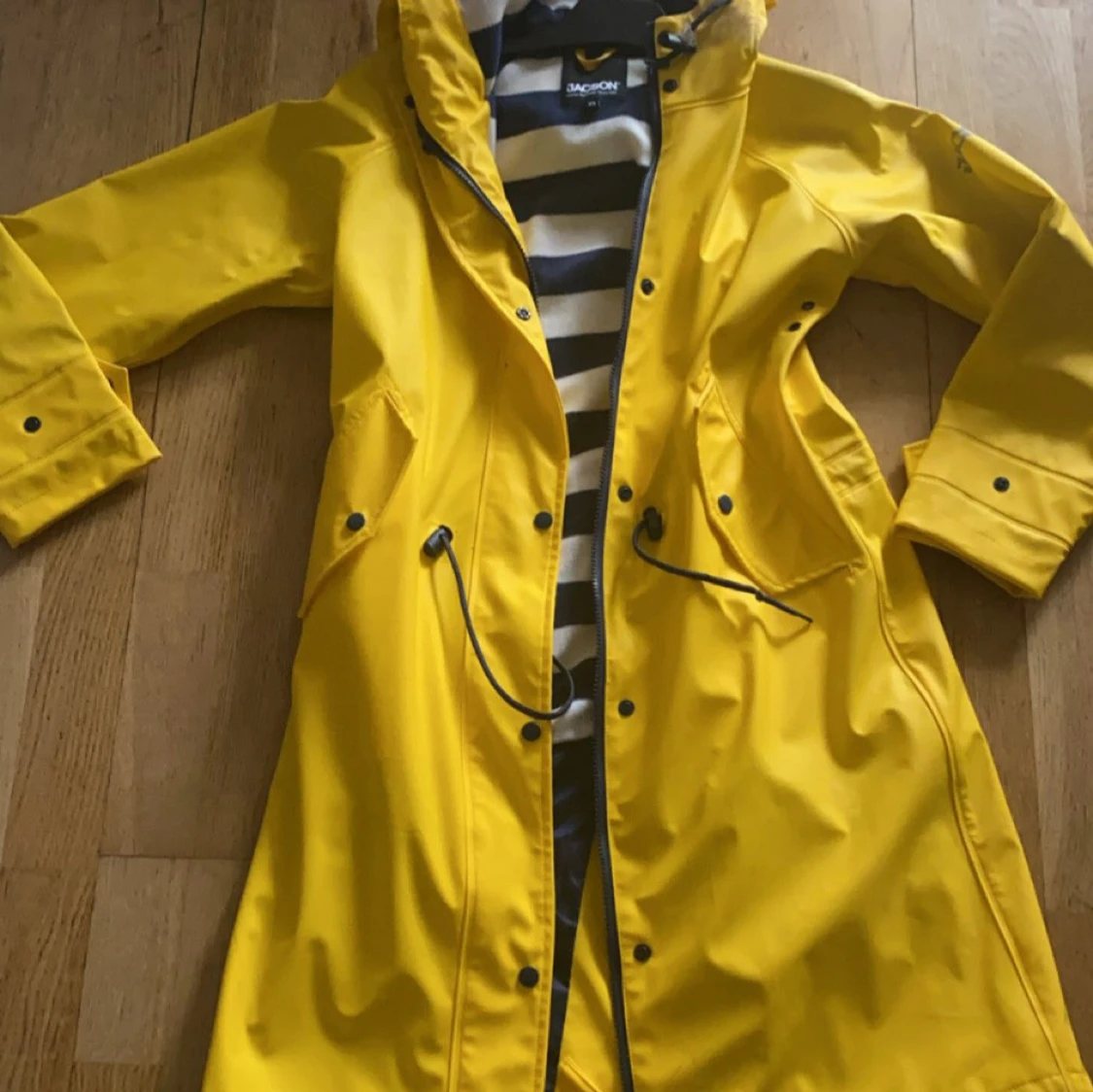 Gul regnjacka från Jacson