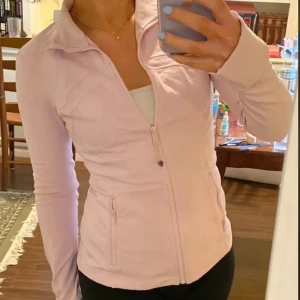 Lululemon define jacket - Jättefin lululemon define jacket som är slutsåld! Knappt använd så är i väldigt bra skick❤️