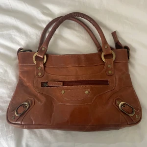 Brun väska  - Liknar city bag , skriv för fler bilder 💕priset kan diskuteras 