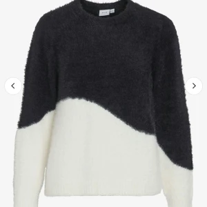 Jättefin stickad tröja 🤍🖤 - Svart vit supersnygg stickad tröja från Vila!! Slutsåld 🥰