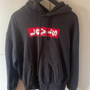 levis hoodie - bra skicka
